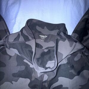 Old Navy Active Men's Black and Gray Camouflage Jacket